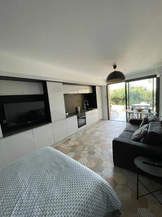 Famamero Sanary-sur-Mer 0*,